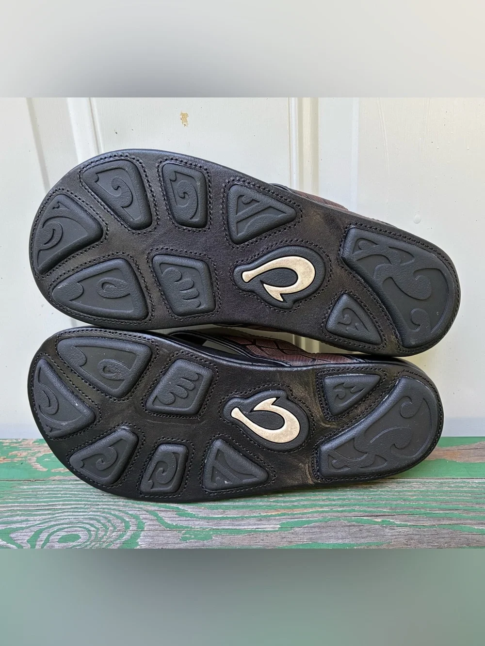 OluKai Kulia Leather Flip Flop Sandals Black Comfort Thong Sandals Mens Sz 9